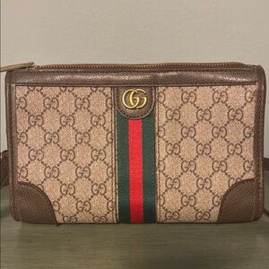 Gucci crossbody with wristlet strap